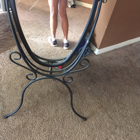 Meet your Posher, Lisa - Picture 3 of 3